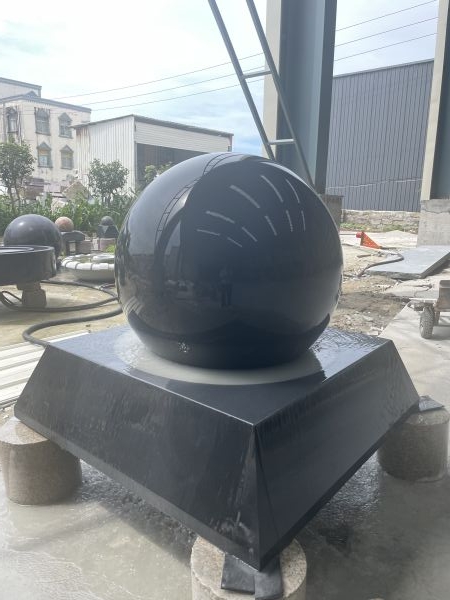 Fuente de piedra negra