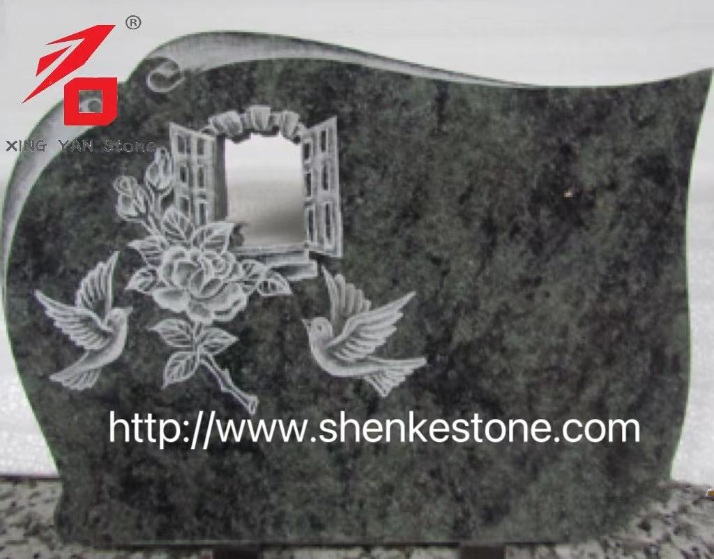 Delicada placa conmemorativa de pájaros tallados de granito verde