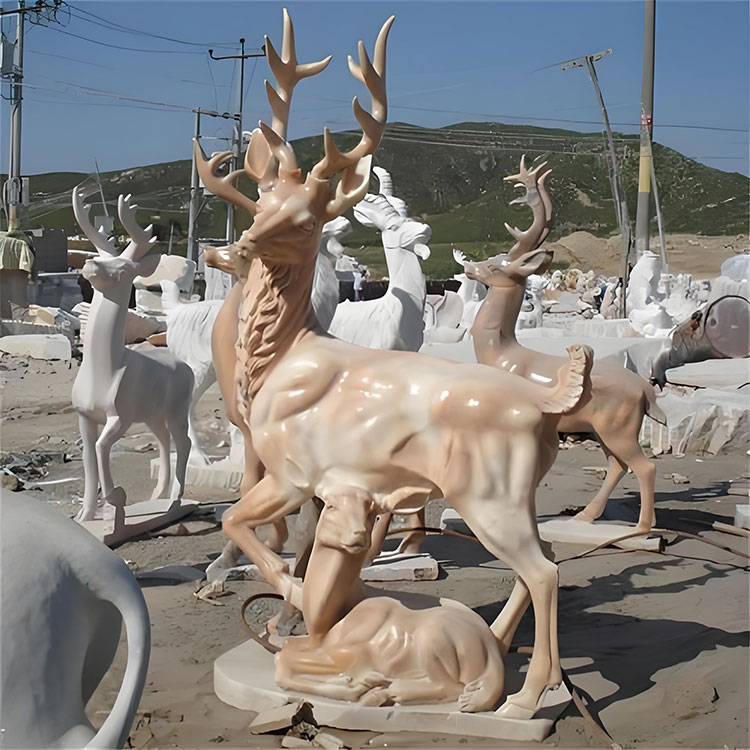 Estatua de ciervo de mármol